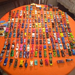 Used 196 Hot Wheels cars toys