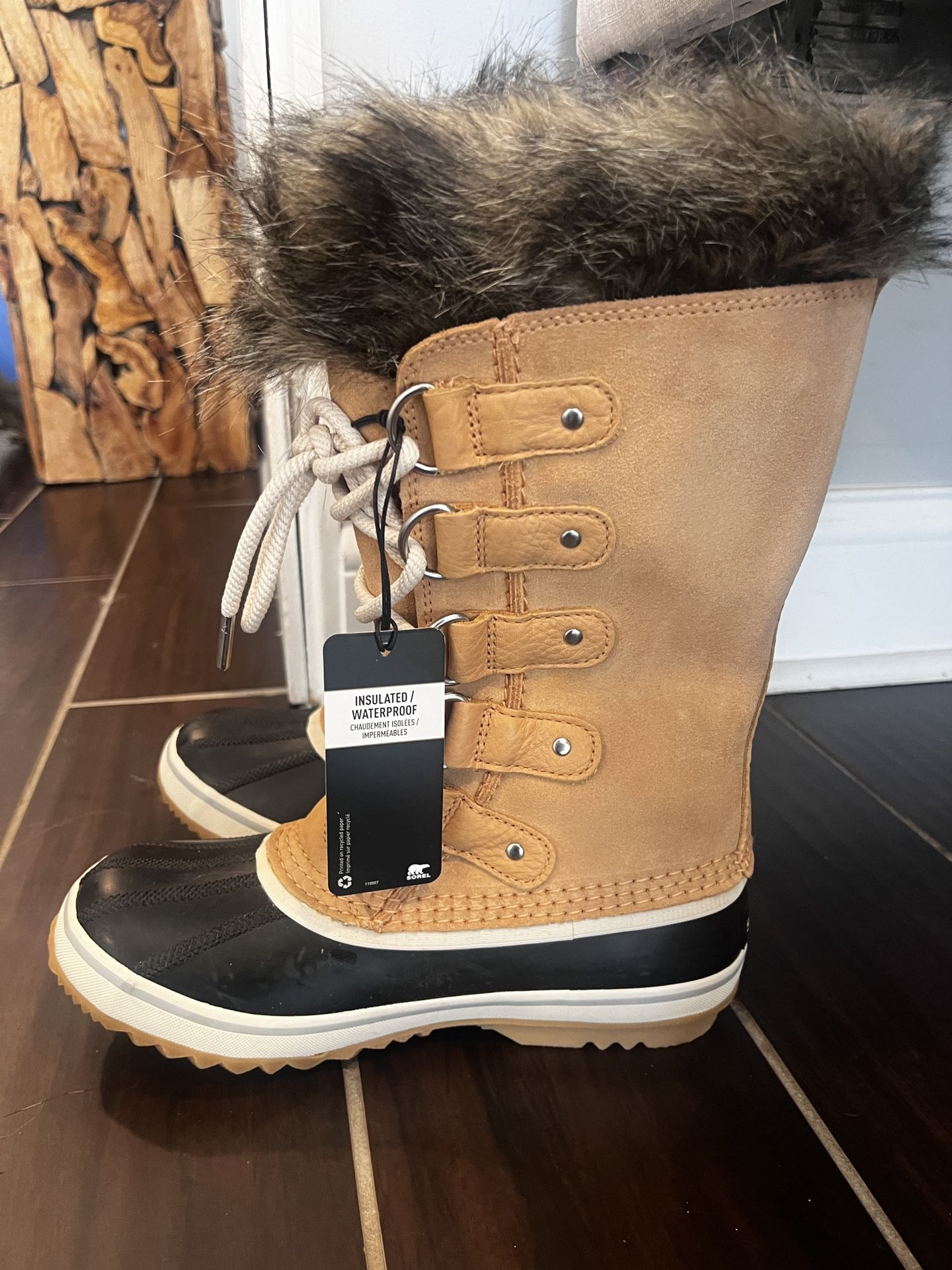 New With Tags SOREL Joan of Arctic Faux Fur Waterproof Snow Boot 