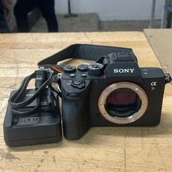 Sony Alpha 7R IV (ILCE-7RM4A)