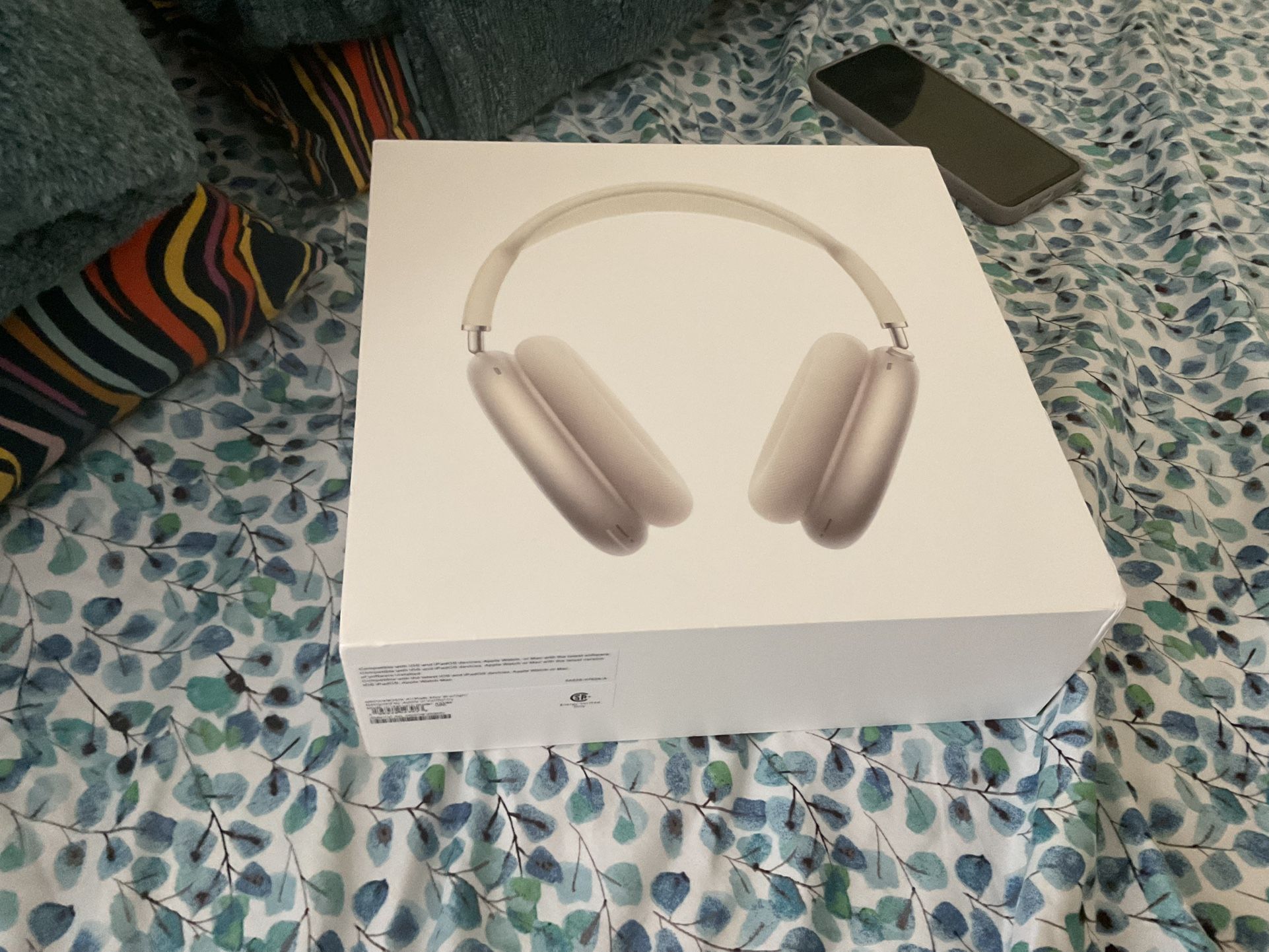 Lightly Used AirPod Maxs Starlight 