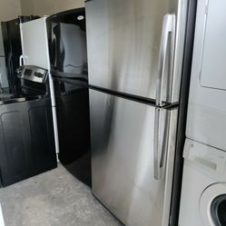 Very Clean Stainless Top Freezer Works Perfect With Warranty