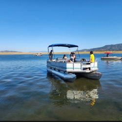 1995 Sun tracker Party barge 21'