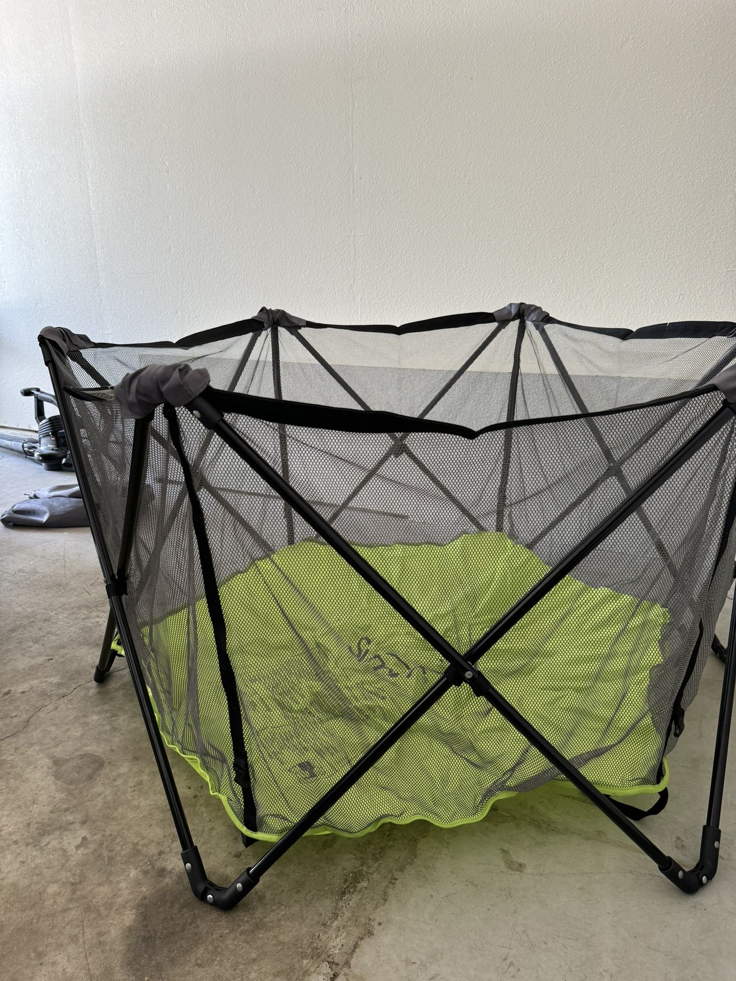 Summer Infant pop And play With Removable Tent