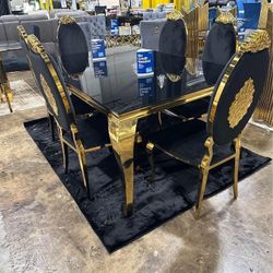 Gorgeous Dining Table Set 