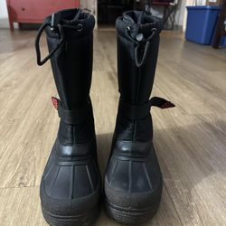 Men’s Snow Boots. 