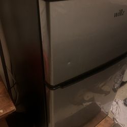 mini fridge WILLZ