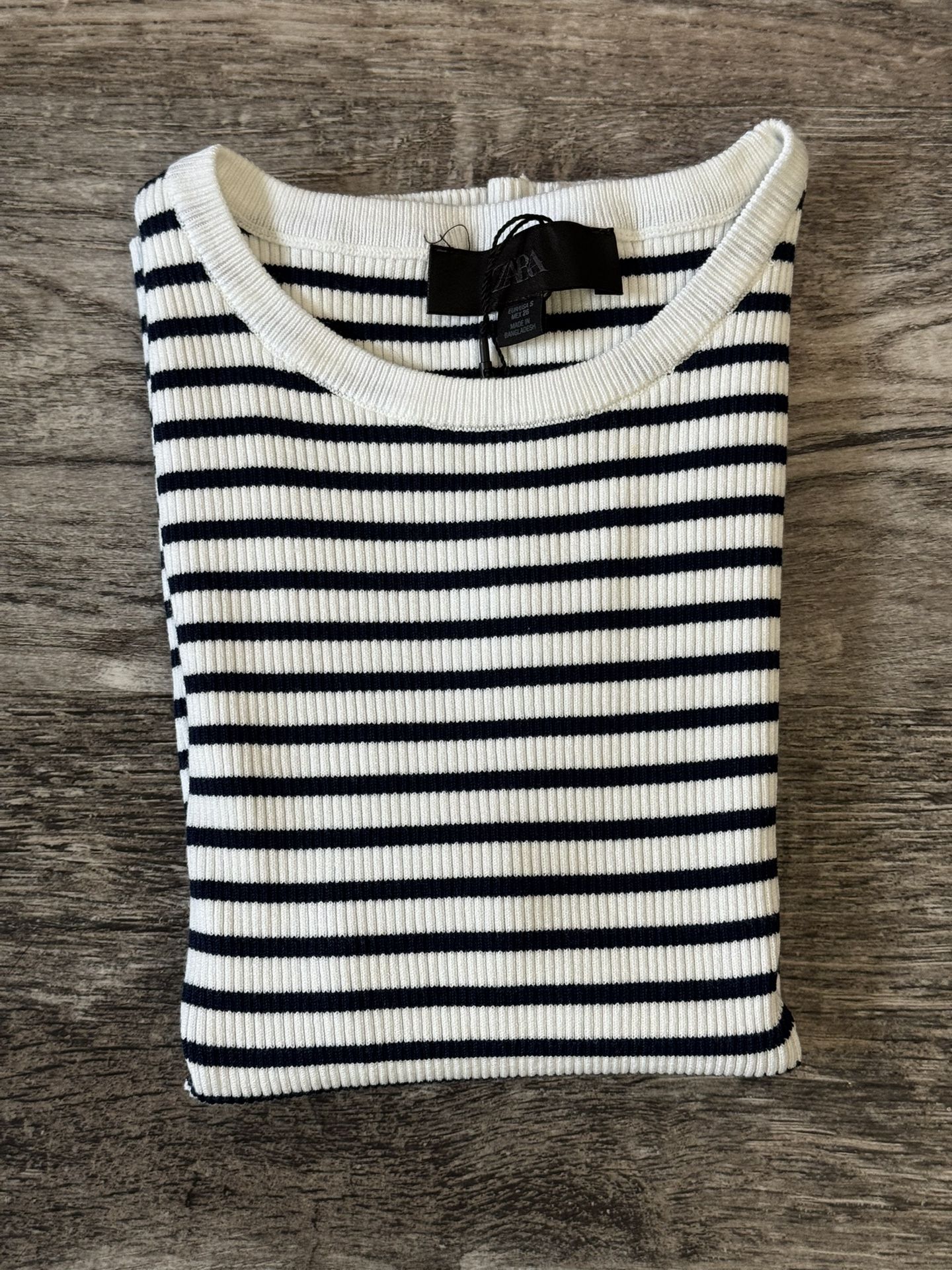 Woman’s Zara Black and White Crew Neck Sweater with Bold Stripes