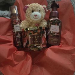 Bath & Body Works Gift Set ~ COVERED IN ROSES 