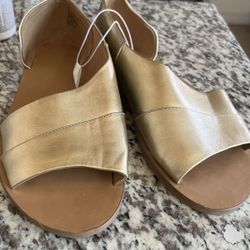 NEW Sz. 8, 8.5, 9. Genuine Leather Sandals. SALE. Only. $12 Pair🍀