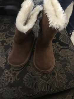 Oshkosh boots size 9