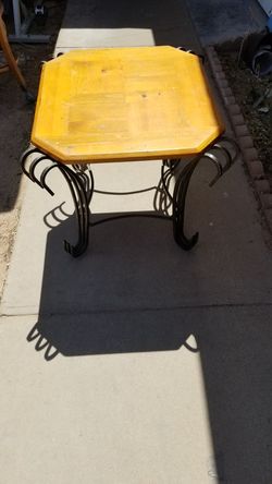 BEAUTIFUL WOOD AND METALBRUSTIC END OR ENTRY TABLE