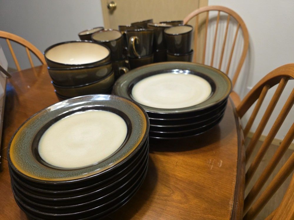 Home Trends Rave Stripe Dish Set