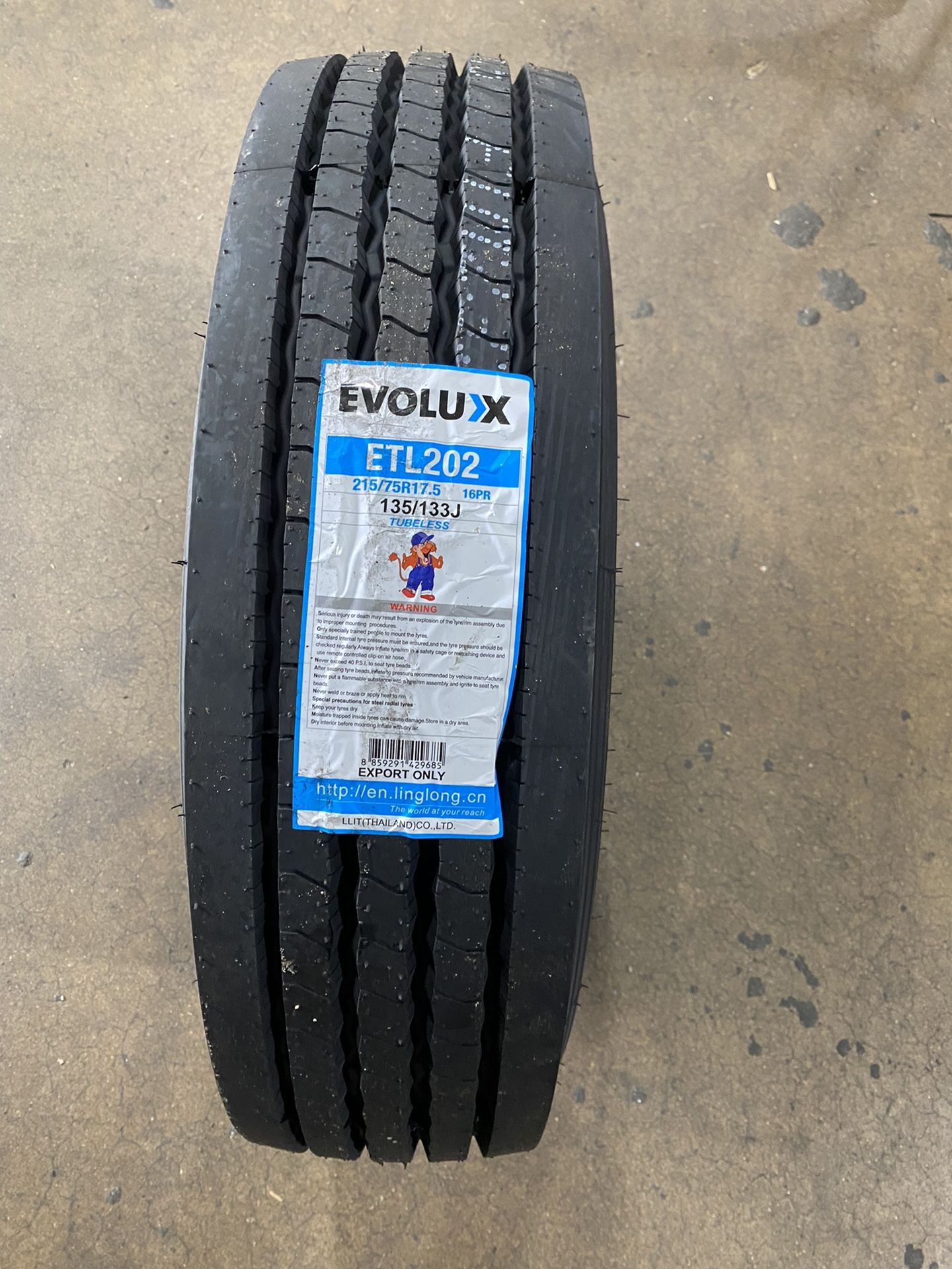 215-75-17.5 16PLY TRAILER TIRE