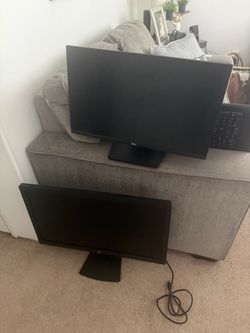 Entry table great condition, plus two screens that have attachment I dell 1 hp50 dollars takes all