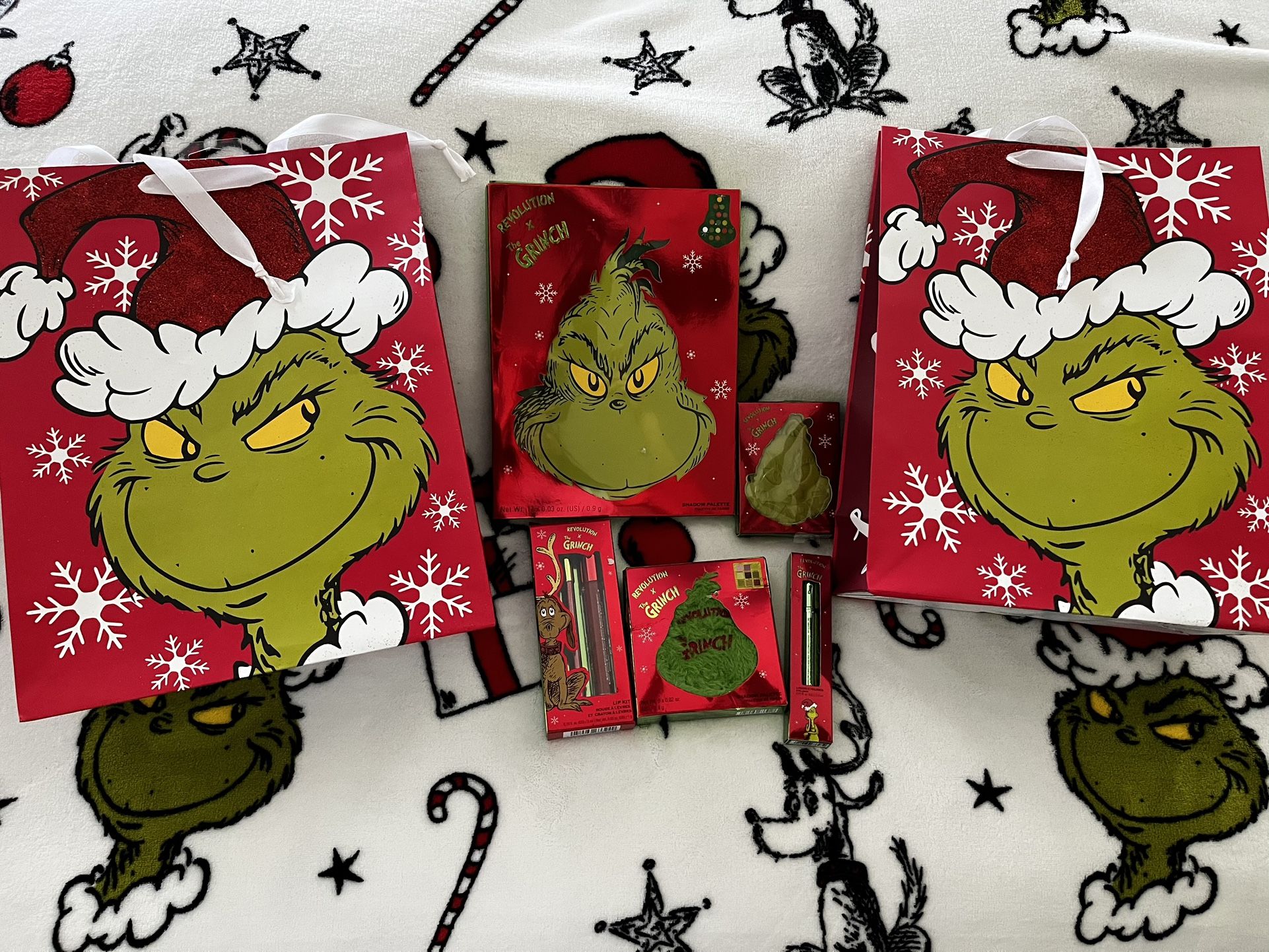 Grinch Bundle Makeup Set & 2 Gift Bags