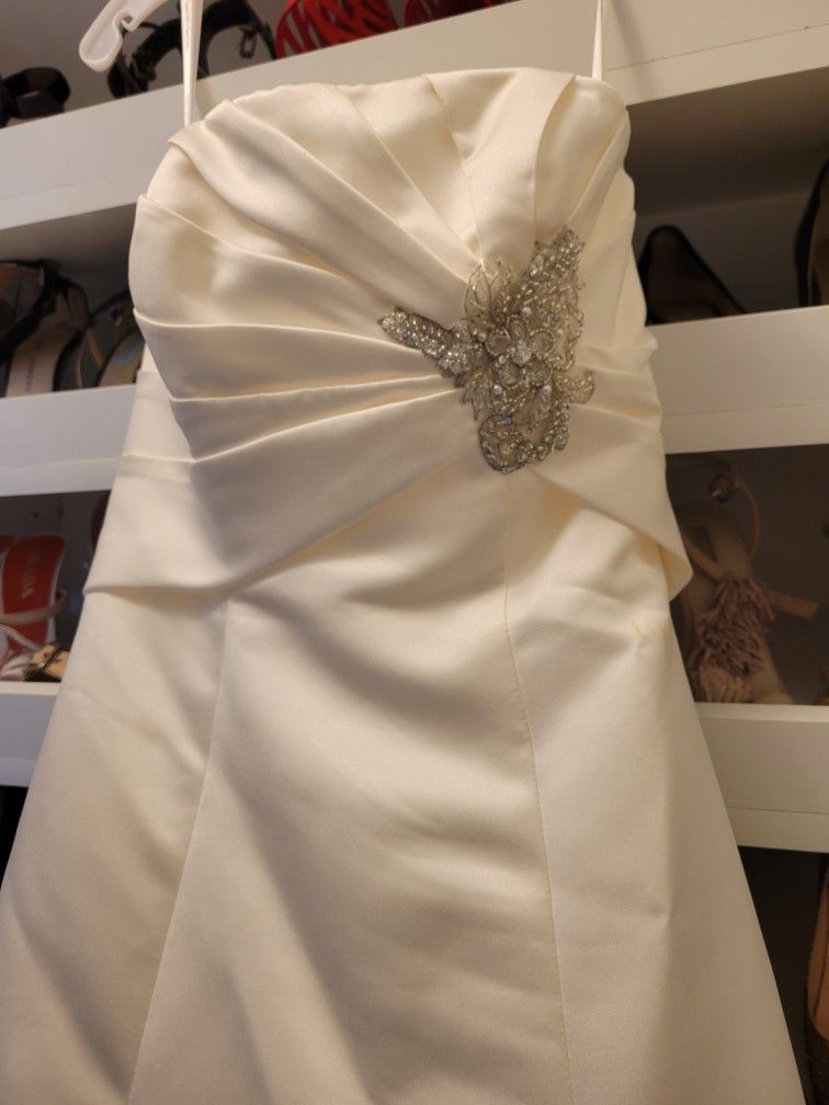 FREE David's Bridal Wedding Sleeveless Dress Size 4