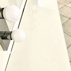 2 Drawers Gloos Desk