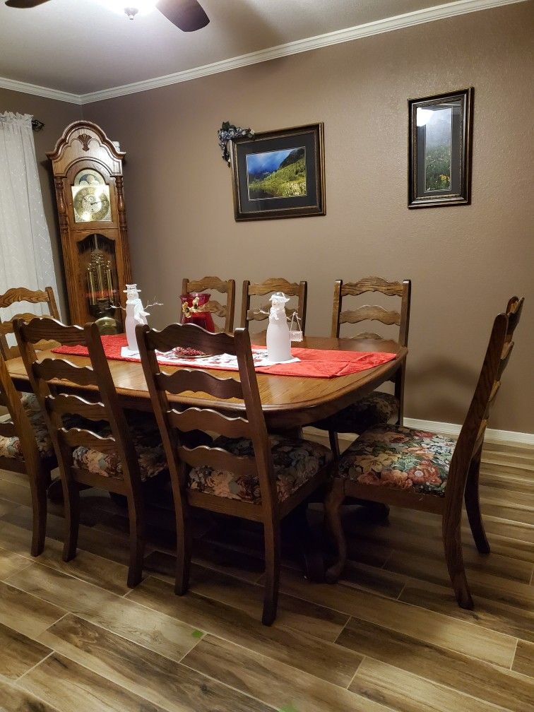 Oak Table And Chairs 
