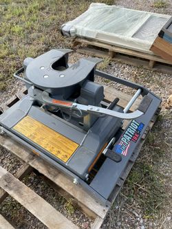 Fifth Wheel Trailer Hitch