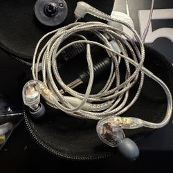 Shure SE 425 In Ear Monitor Like New $250
