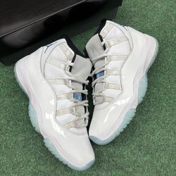 JORDAN 11 LEGEND BLUE 2024 SIZE 9