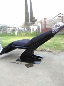 Modern lounge chair
