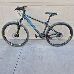 GT AGGRESSOR PRO MOUNTAIN BIKE (MEDIUM FRAME)