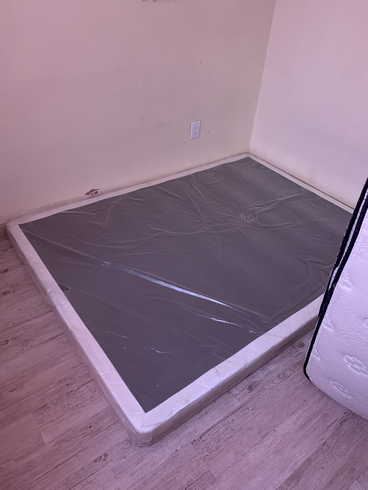 Queen size bed spring free