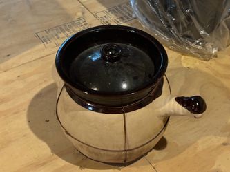 Chinese clay cooking pot