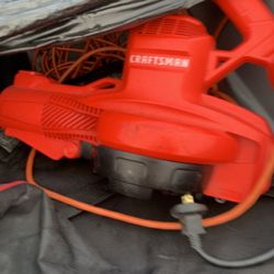 Lead Blower And Vacuum Leafs 