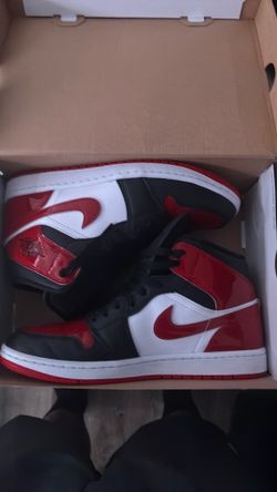 AIR JORDAN 1 MID SE RED BLACK WHITE SIZE 8.5