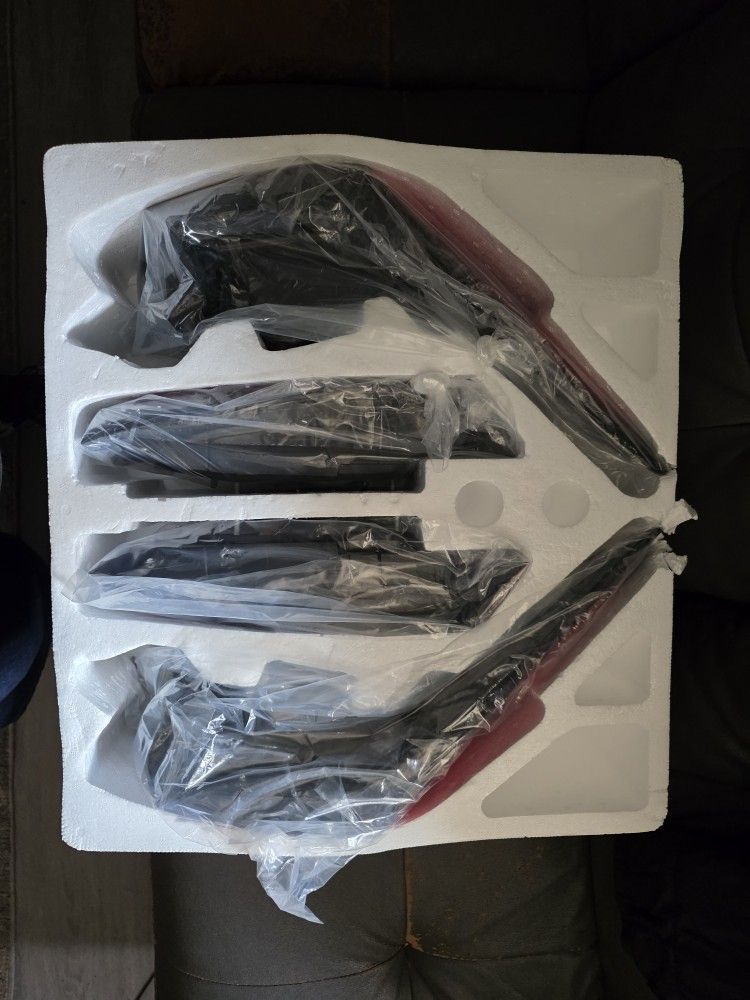 2025 Nissan Altima Full Set Taillights. (Right & Left Unit )