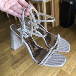 3.5in. Badgley Mischka Sparkly Champagne Heels