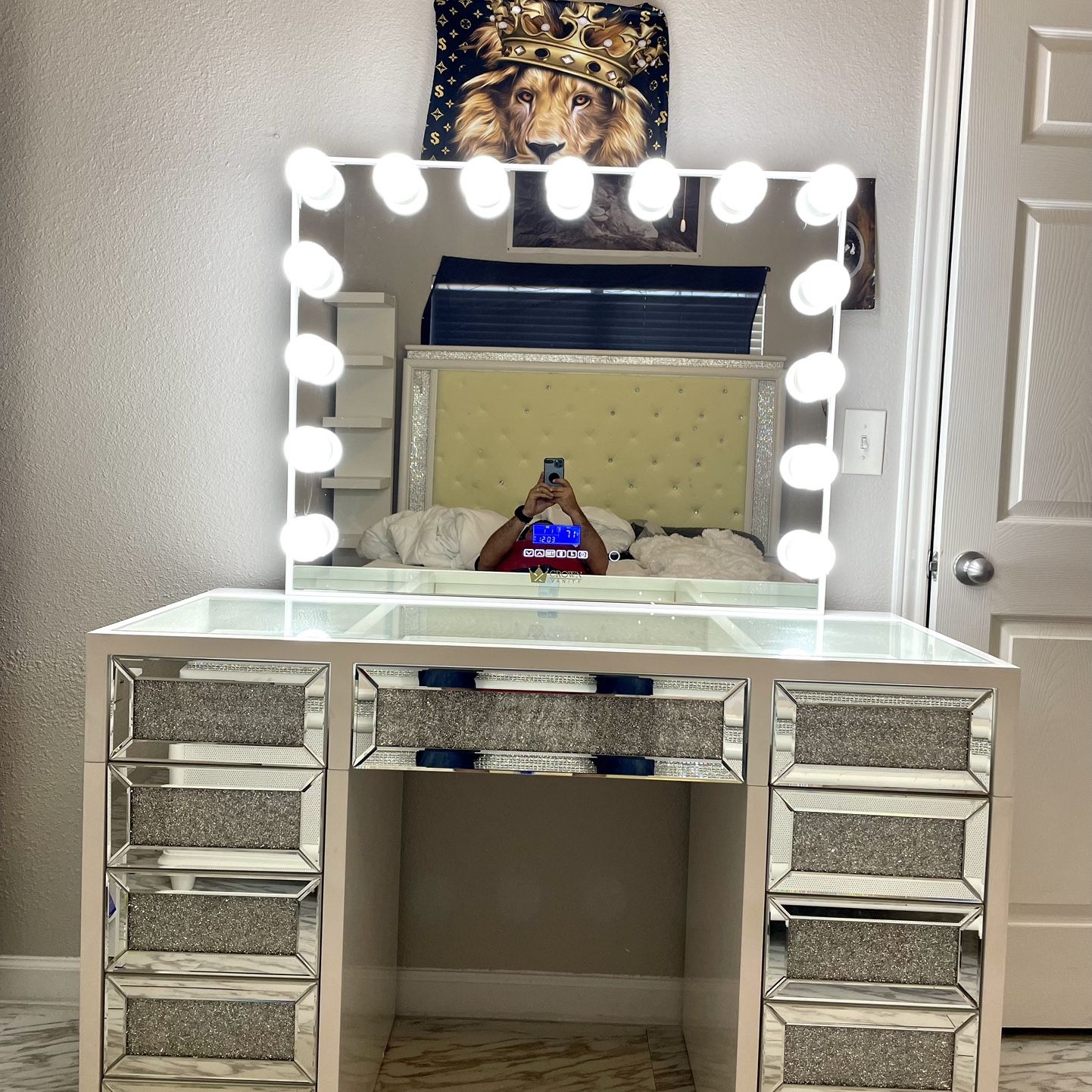 Hollywood Makeup Vanity With Bluetooth Speakers