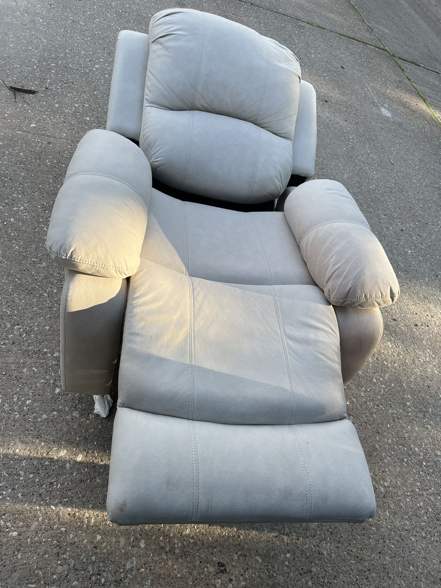 cream/light grey recliner