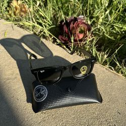 Ray Ban Brand New Wayfarer Sunglasses