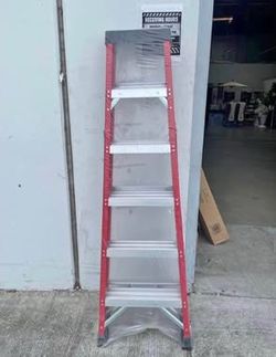 New 6-Foot Fiberglass Step Ladder 500-Pound Load Capacity Type IAA Folding Platform Ladders