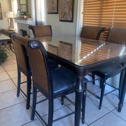 Dining Room  Table With 6 Chairs 