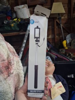 Onn Selfie Stick Extends to 28"