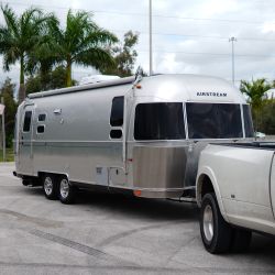 2010 Airstream Flying Cloud  25FB Rv Travel Trailer 