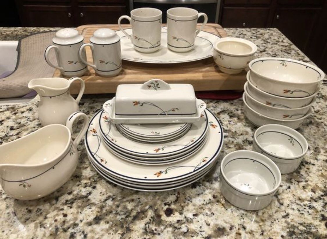 Gorham Ariana fine China dinnerware collection town and country for Sale in Tulare, CA OfferUp