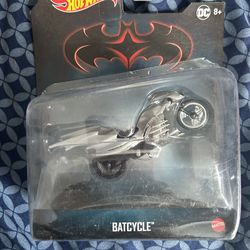 Hot Wheels 2021 Batman Batcycle