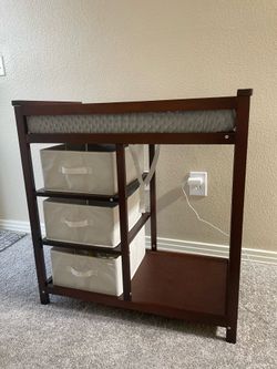 Mesa cambiadora de pañales/ Baby changing table