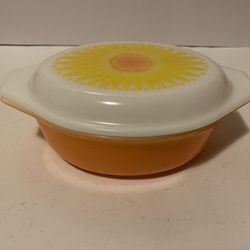 Vintage Pyrex 1.5 Quart Sunflower Casserole Dish