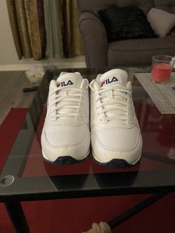 LIKE NEW WOMEN FILAS…SIZE 7 & A HALF