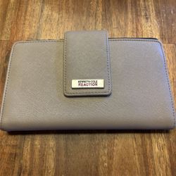 Women’s gray wallet good condition