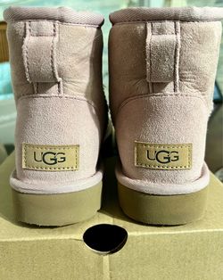 UGG Classic Mini II Boots – Pink (Peachy Rose) – Women’s Size 7 – Excellent Condition