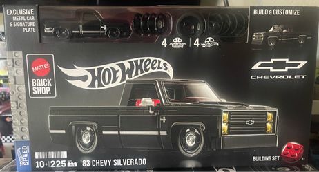 Hot Wheels Mattel Brick Shop '83 Chevy Silverado Building Set
