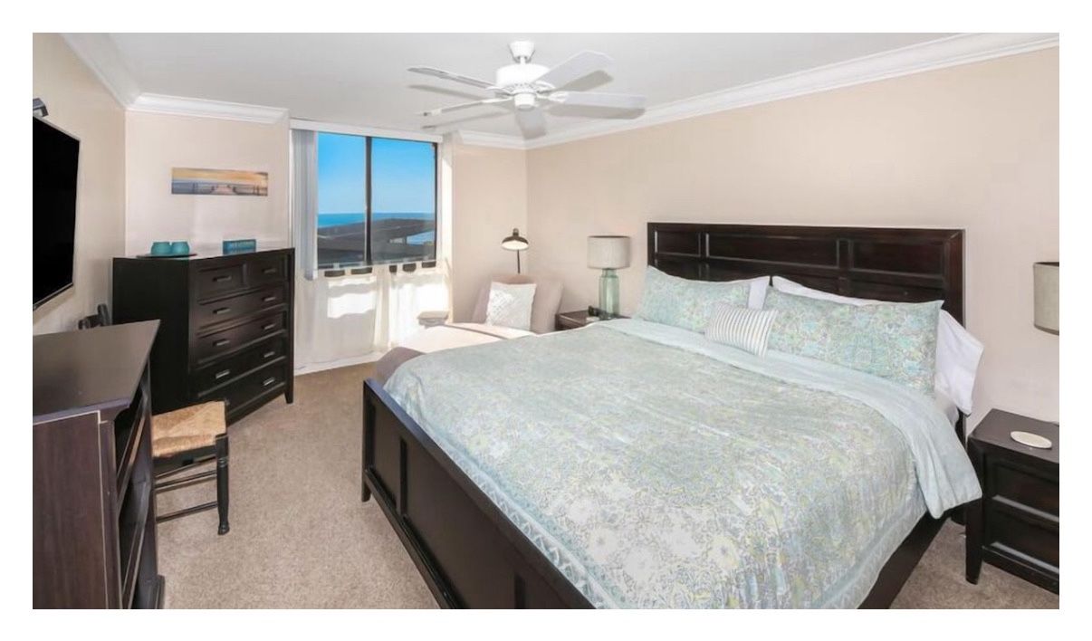 Bedroom Set! King Bed, Dresser, Side Tables 