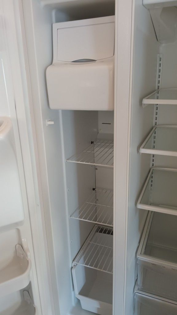 Frigidaire Fridge
